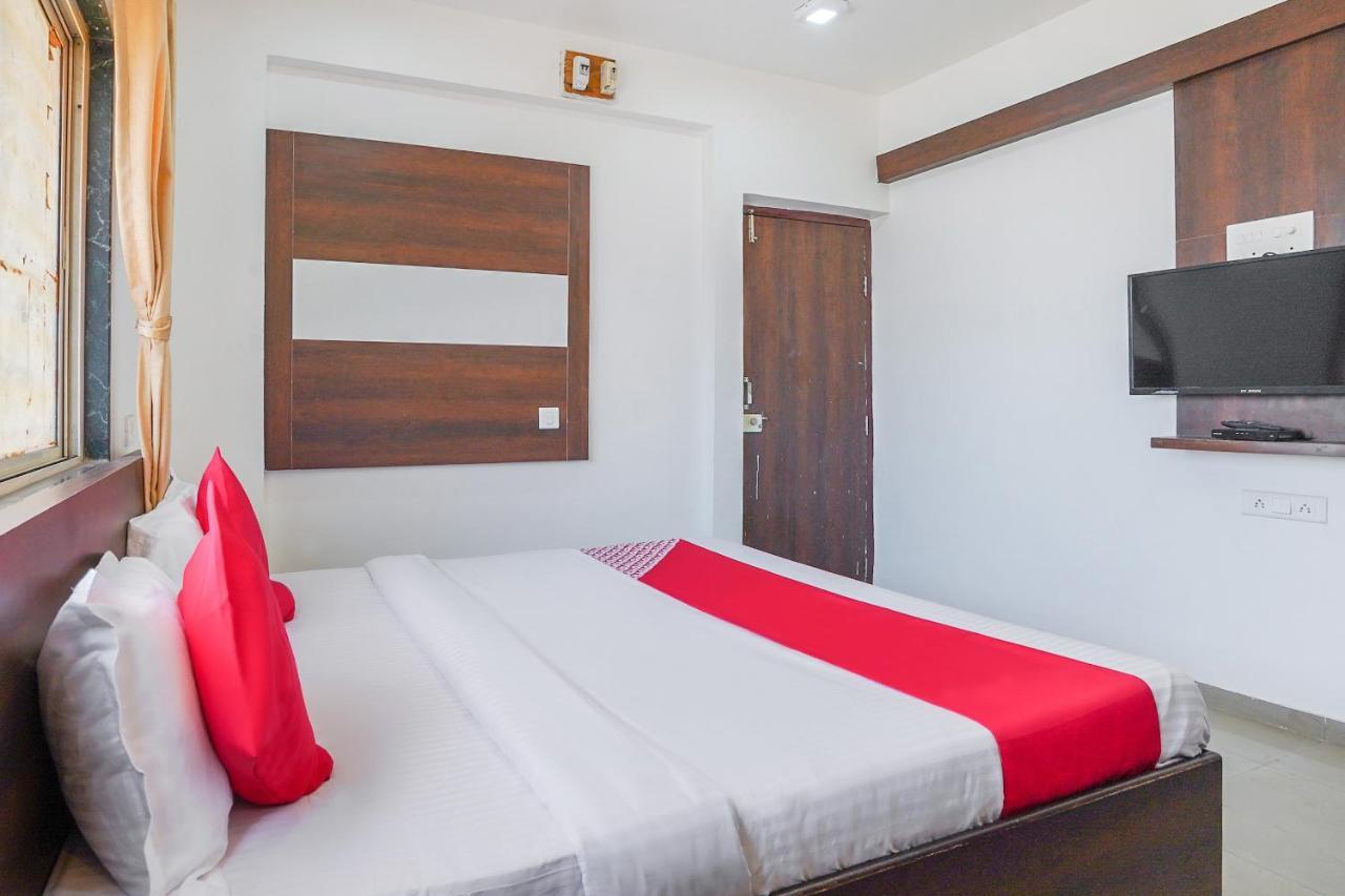 Oyo Flagship 70264 Hotel Vrindavan Mangvadi Eksteriør billede
