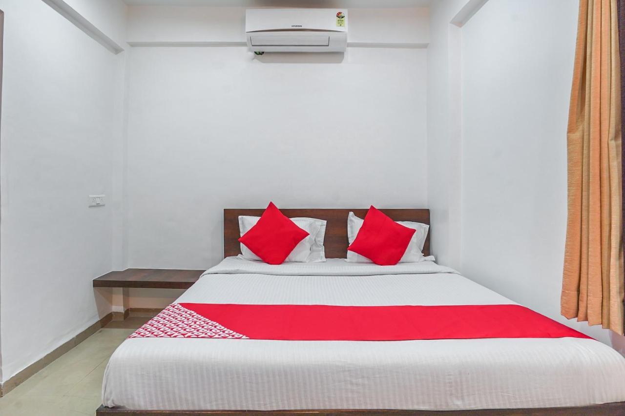 Oyo Flagship 70264 Hotel Vrindavan Mangvadi Eksteriør billede